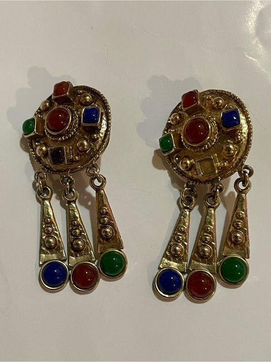 Jewelry - Vintage Style Gold Tone Clip Ons